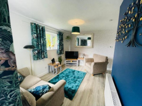 A modern cosy one bedroom home away from home